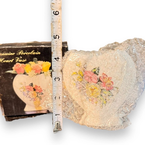 VTG Miniature Genuine Porcelain Rose Bud Vases 1 Used 1 New Both W/ Original Box - Picture 7 of 7